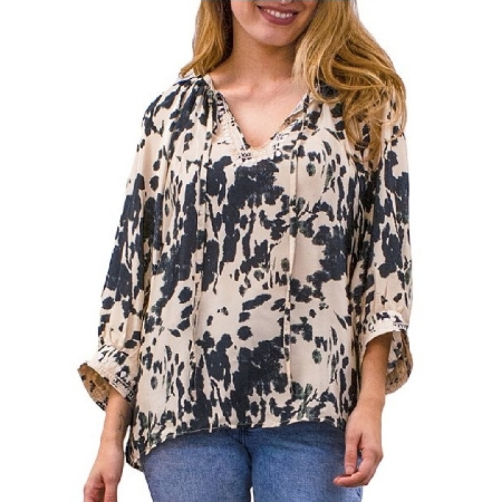 Karyn Seo Woven Mabel Abstract Print Split V-Neck 3/4 Sleeve Tassel Tie Blouse